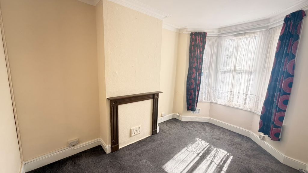 Property photo 1 of 4 1 Bed Flat To Rent Harold Road, London E13
