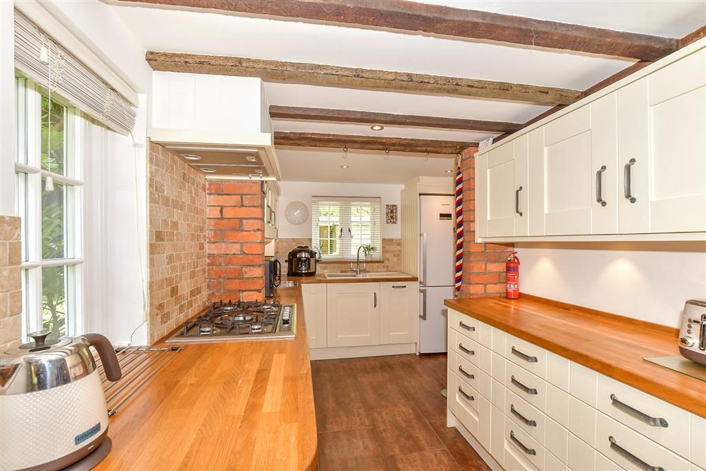 Property photo 1 of 11 Kitchen