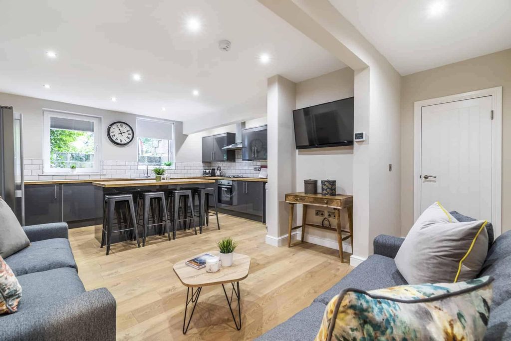 Property photo 2 of 7 Bright And Modern Living Room Featuring Comfortabl...