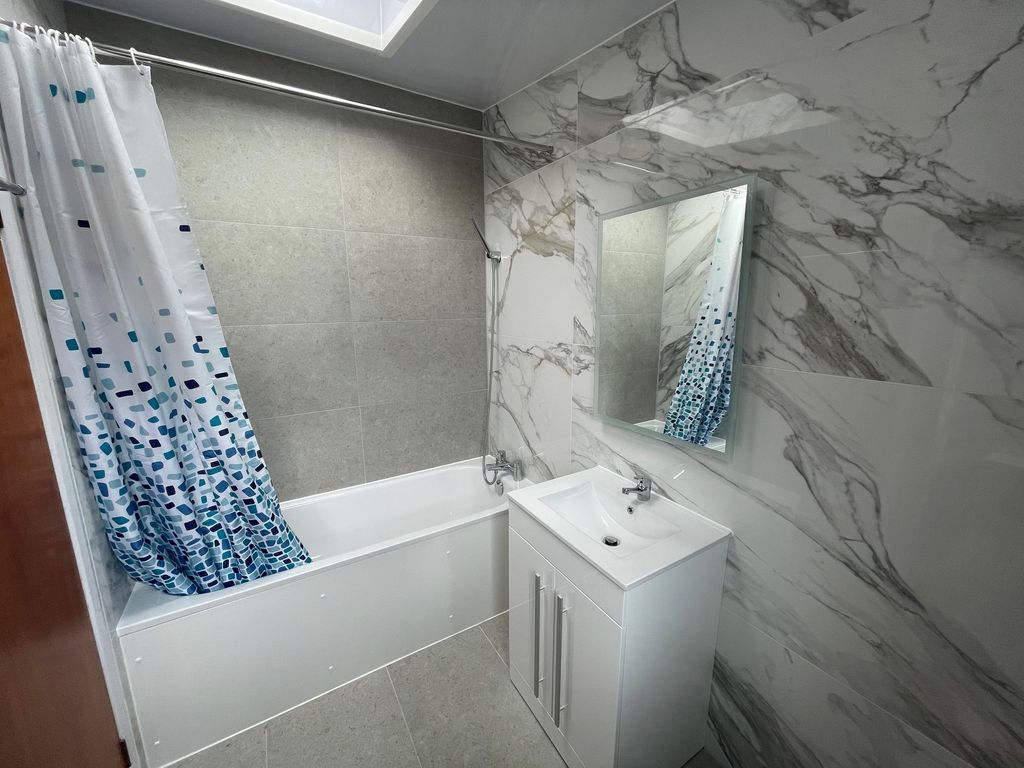 Property photo 3 of 4 Bathroom