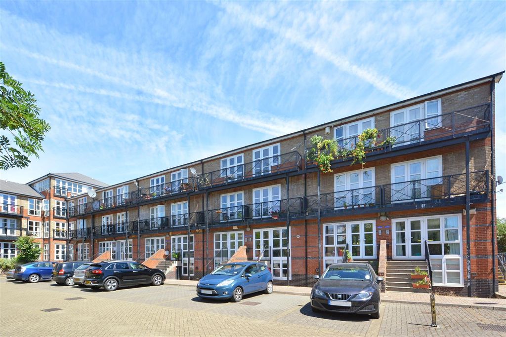 Property photo 1 of 13 Alphabet Square