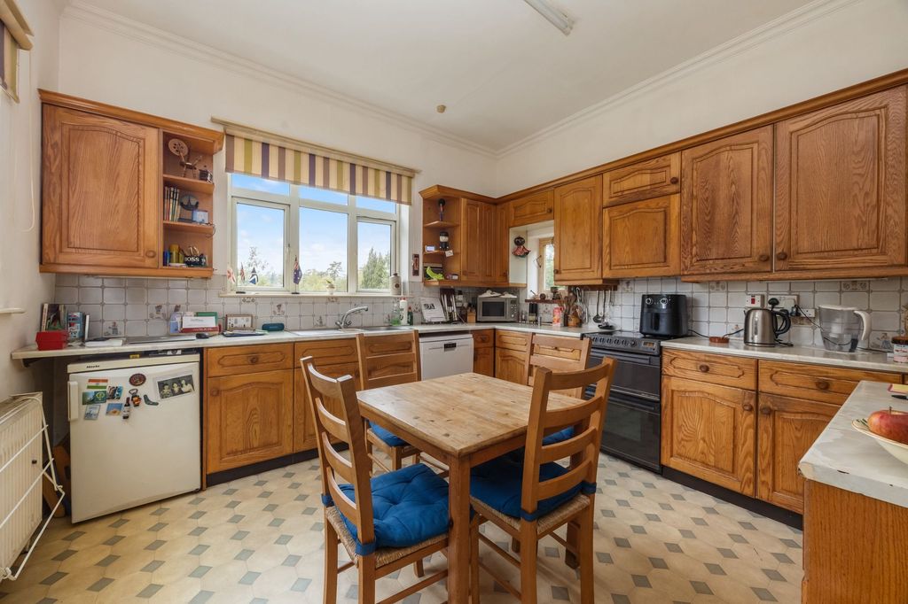Additional image 5 of 6 bed semi-detached house for salePaddockhall Road, Haywards Heath RH16