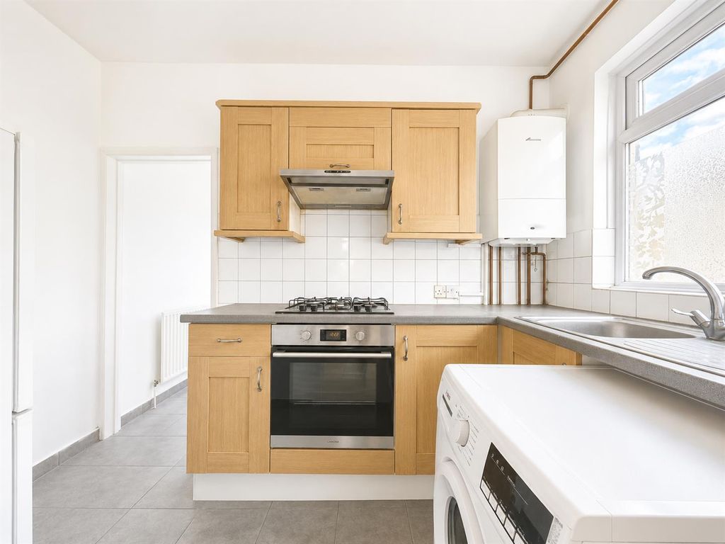 Property photo 1 of 7 Kitchen