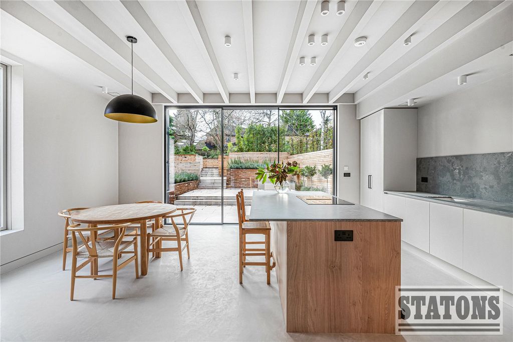 Property photo 2 of 35 Picture No. 12