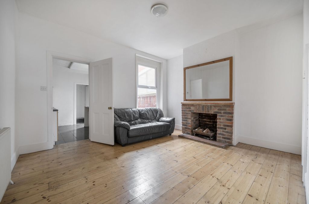 Property photo 3 of 16 1299511-17-683582...