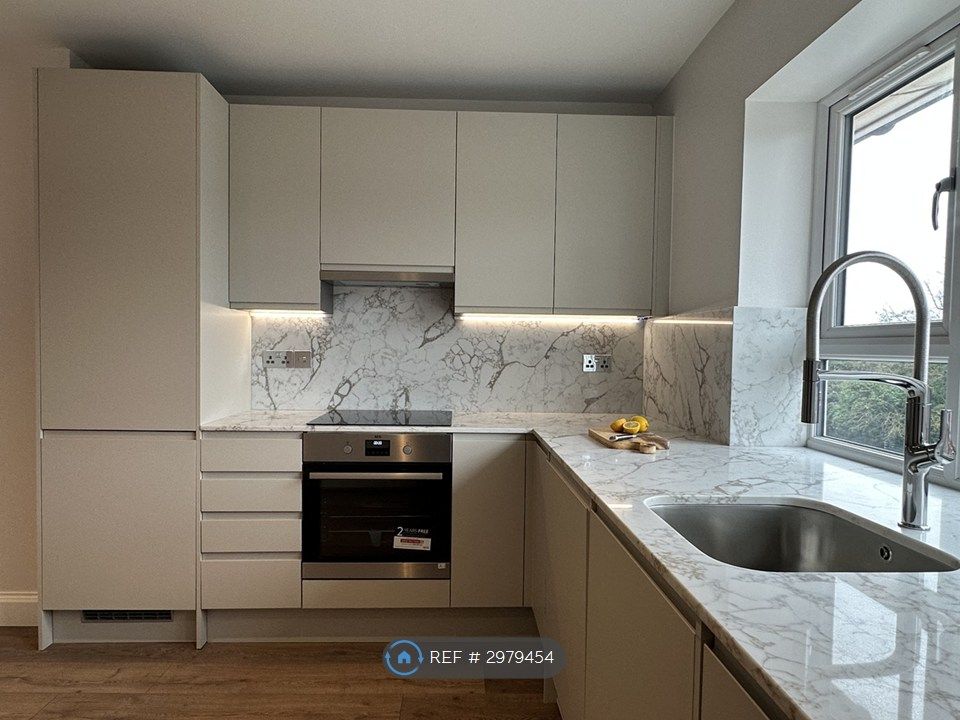 Property photo 2 of 7 Kitchen