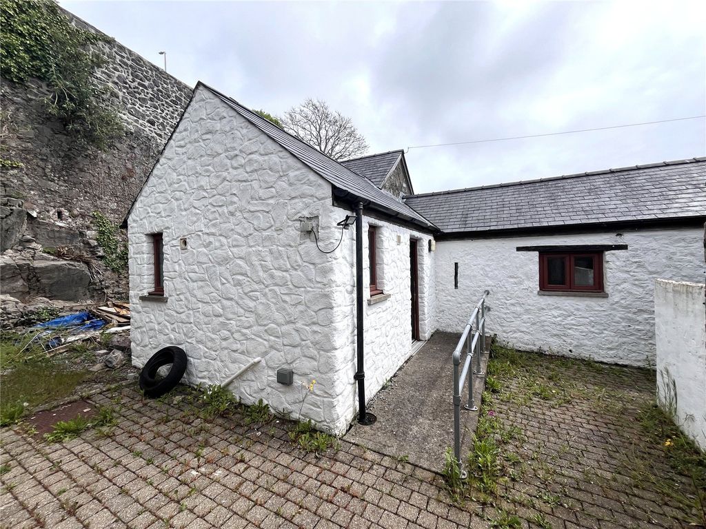 Property photo 3 of 14 Picture No. 02