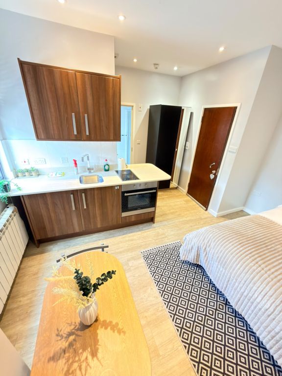 Property photo 1 of 7 Studio Near Seven Sisters | Water & Wi-Fi Included