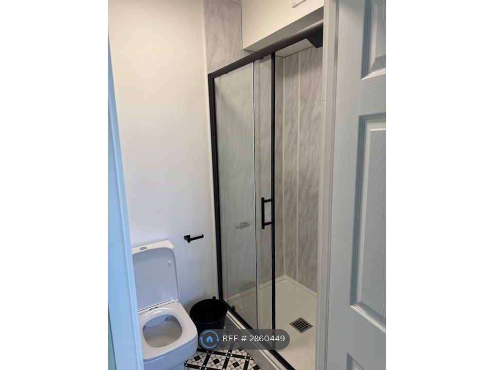 Property photo 3 of 5 En Suite