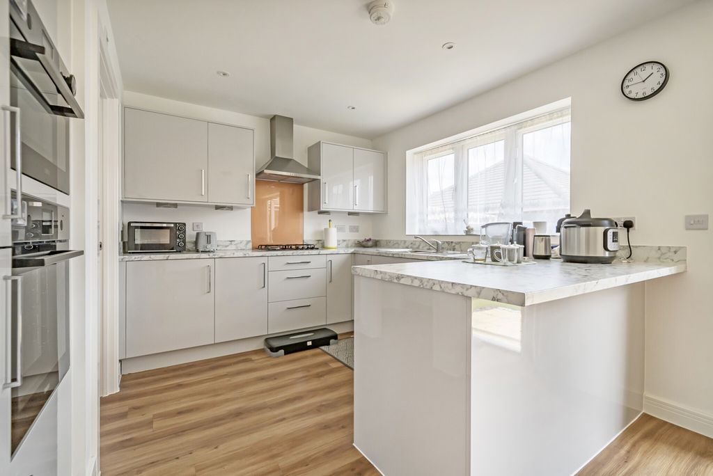 Property photo 2 of 18 1329956-17-688cc5...