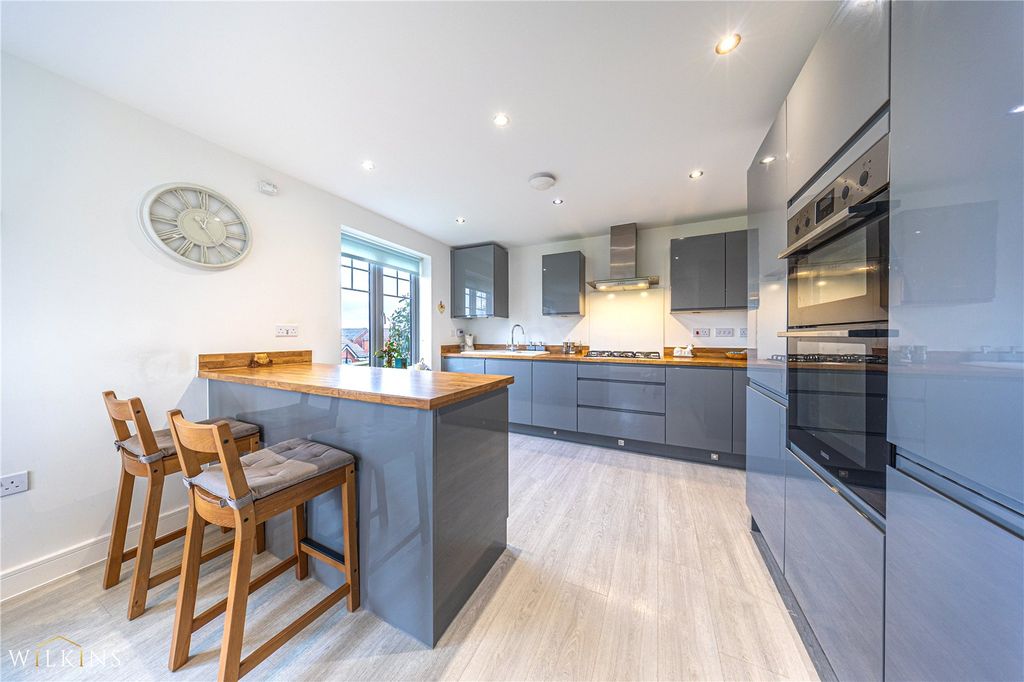 Property photo 2 of 38 Picture No. 20