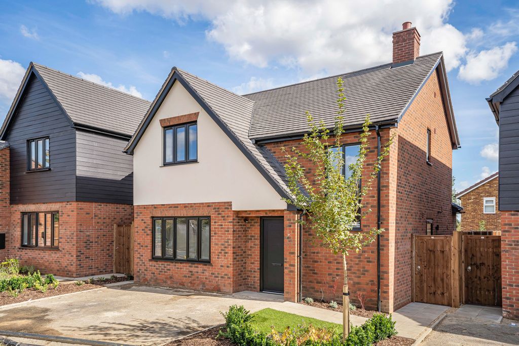 Property photo 1 of 16 Front External