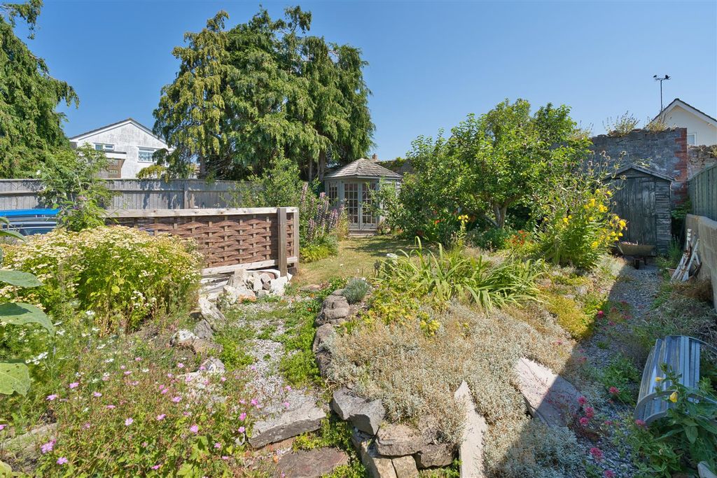 Property photo 3 of 36 Garden
