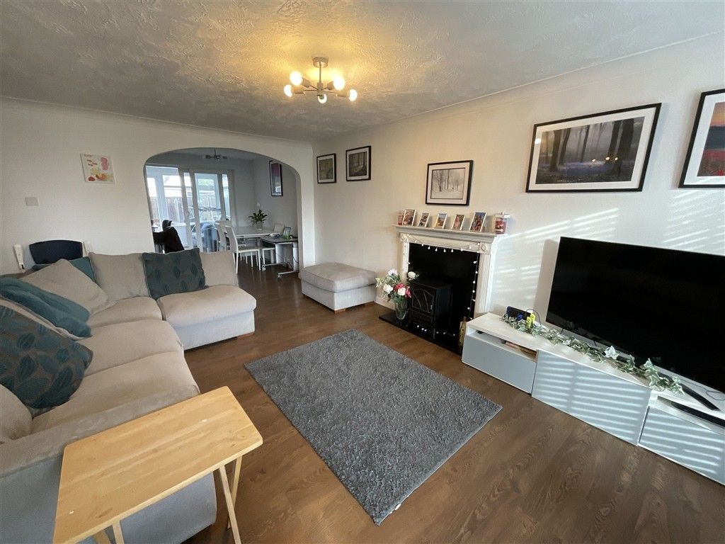 Property photo 3 of 7 Lounge