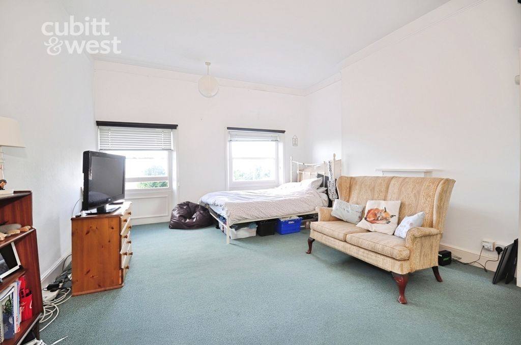 Property photo 2 of 7 Studio