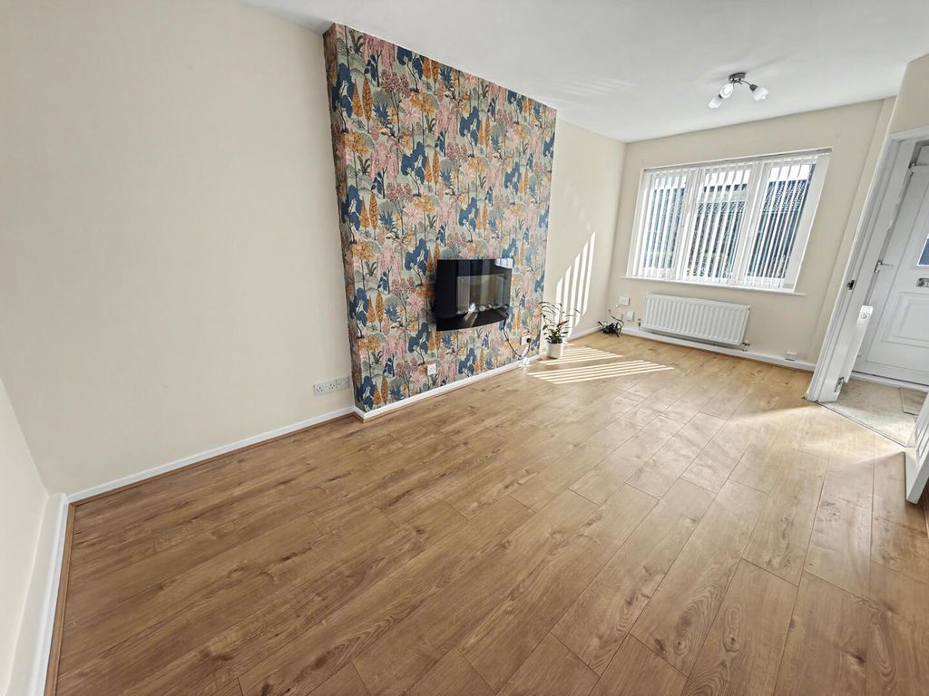 Property photo 2 of 11 Lounge