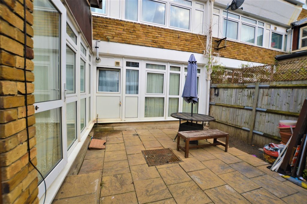 Property photo 1 of 11 Garden Two Edit  ...