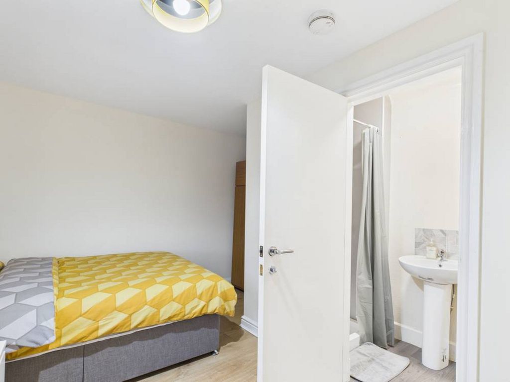 Property photo 3 of 27