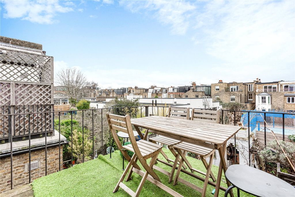 Property photo 2 of 8