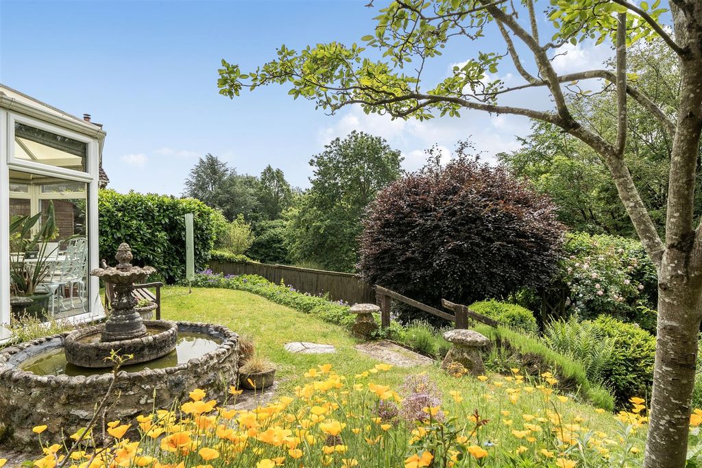 Property photo 2 of 22 Garden