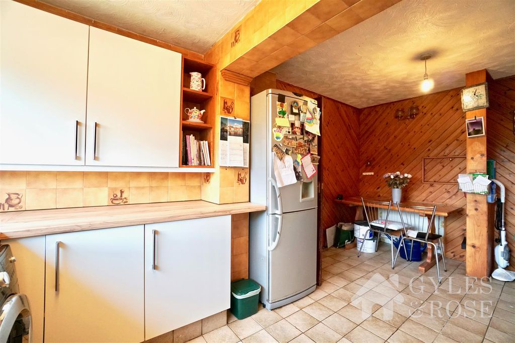 Property photo 3 of 19 Kitchen