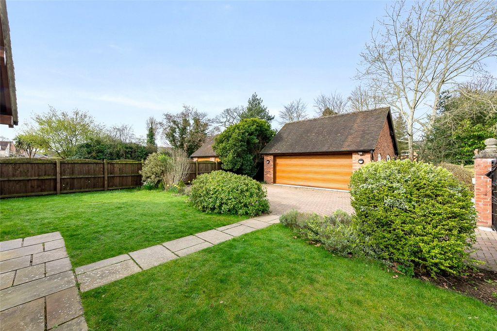 Property photo 3 of 13 Garden