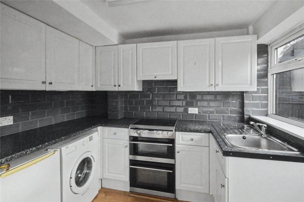 Property photo 3 of 12 Picture No. 05