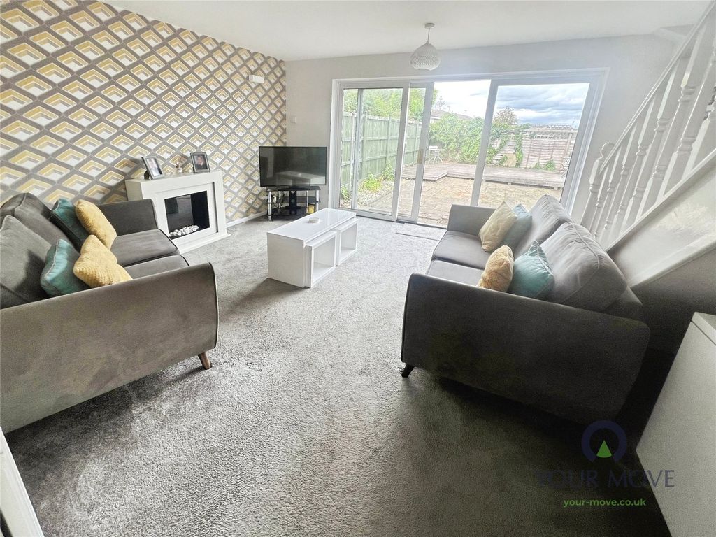 Property photo 3 of 11 Lounge