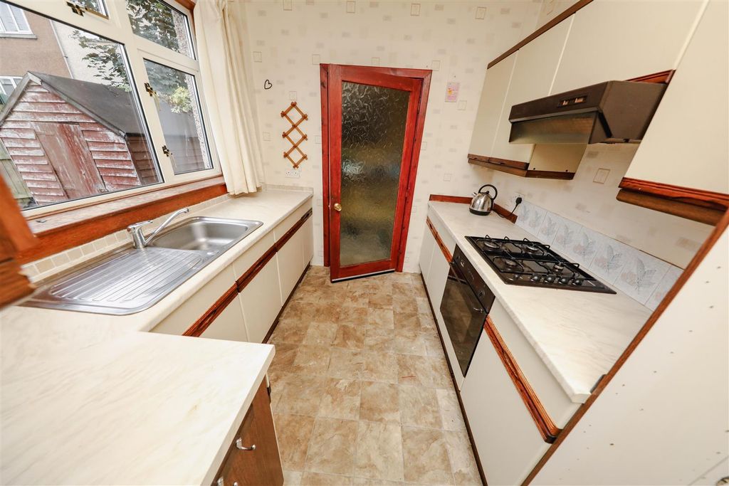 Property photo 3 of 13 C