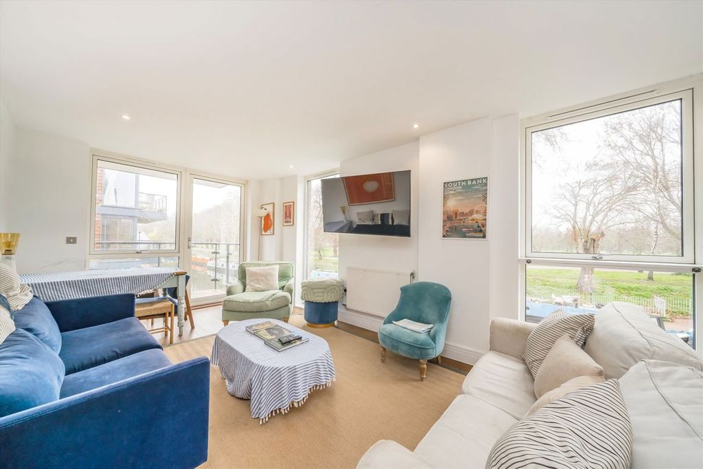 Property photo 2 of 6