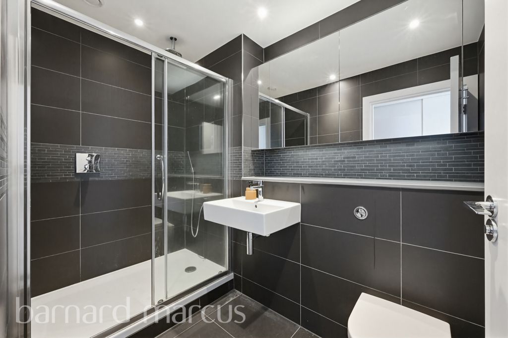 Property photo 2 of 8 Bathroom