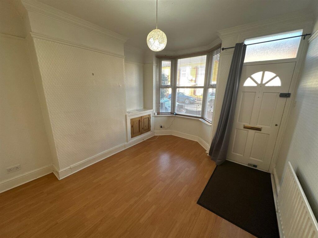 Property photo 3 of 6