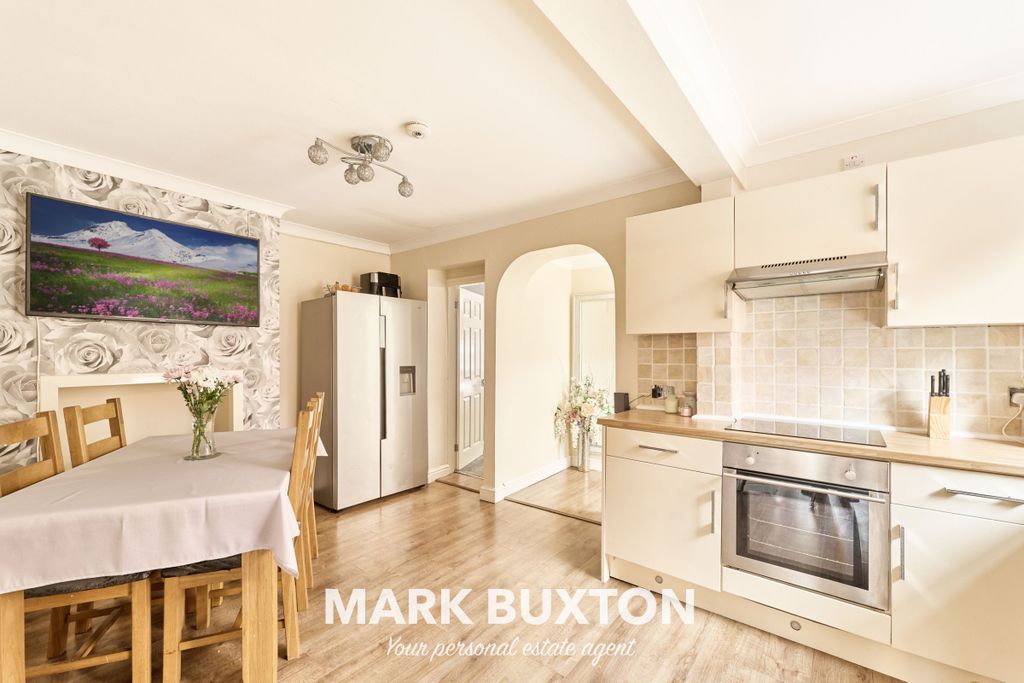 Property photo 2 of 26