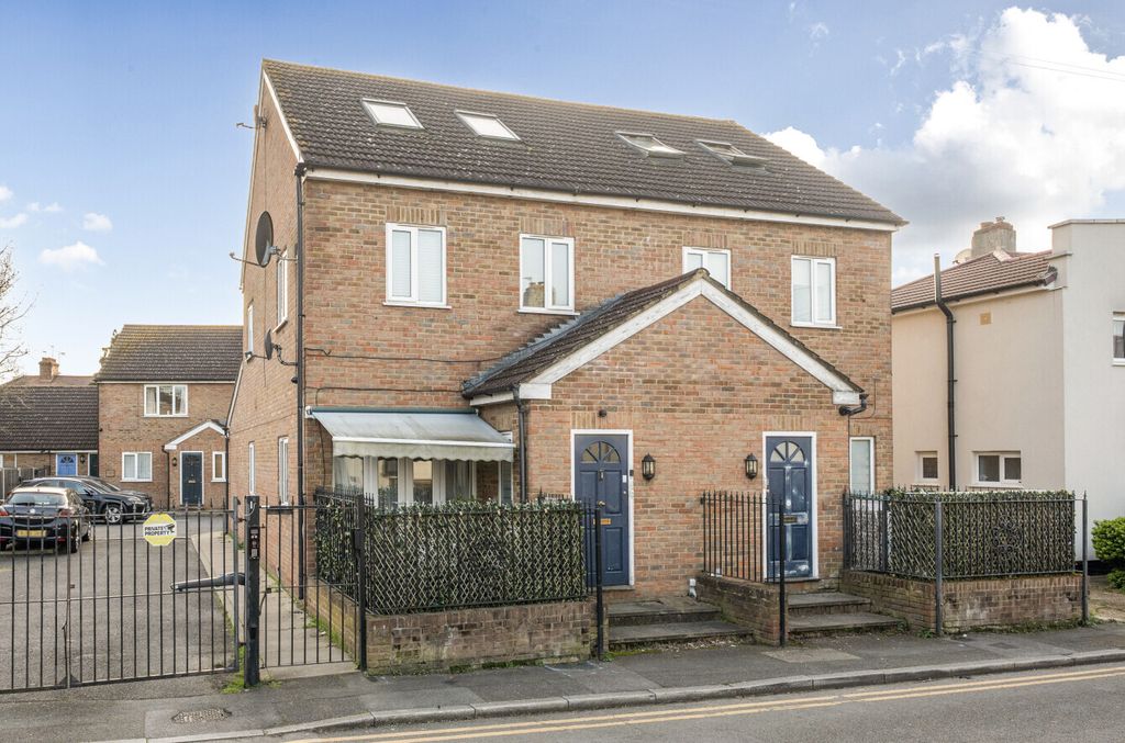 Property photo 1 of 14 Front