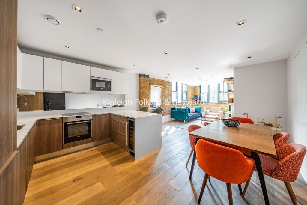 Property photo 1 of 17 B1d405d5-ba0c-4De8-9