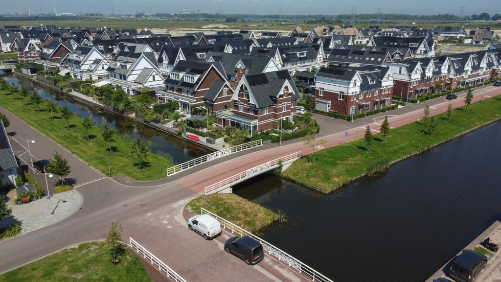 Property photo 3 of 48