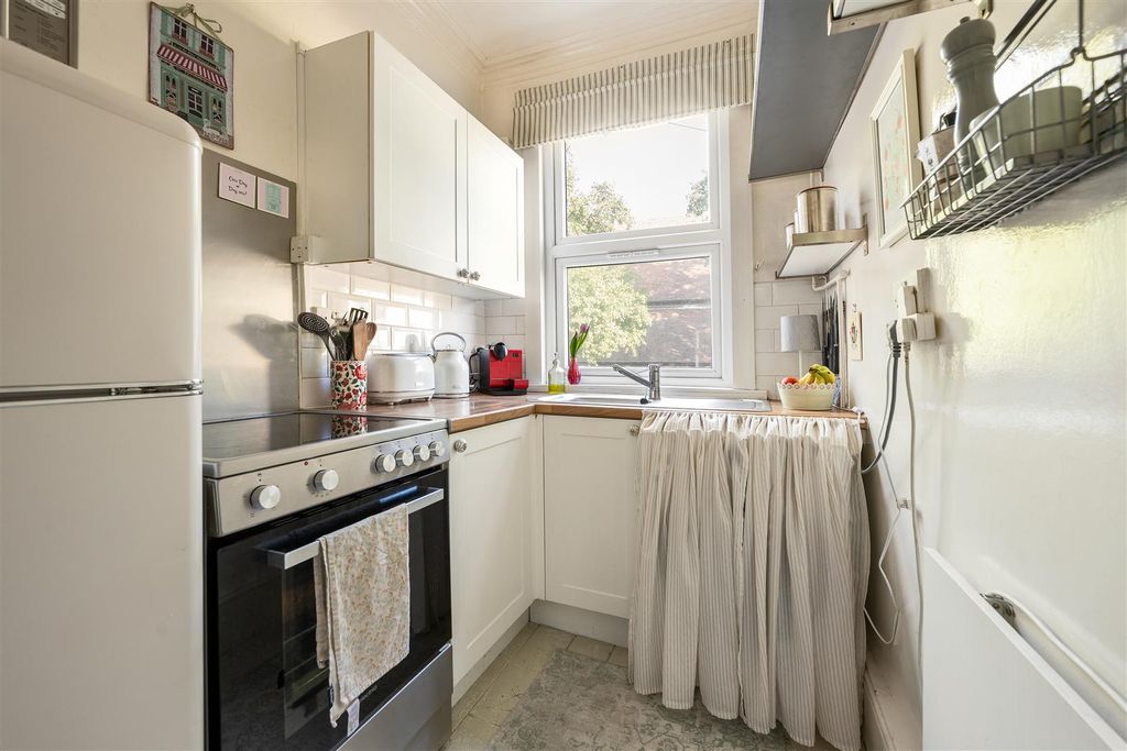 Property photo 3 of 26 Francis Road, E10