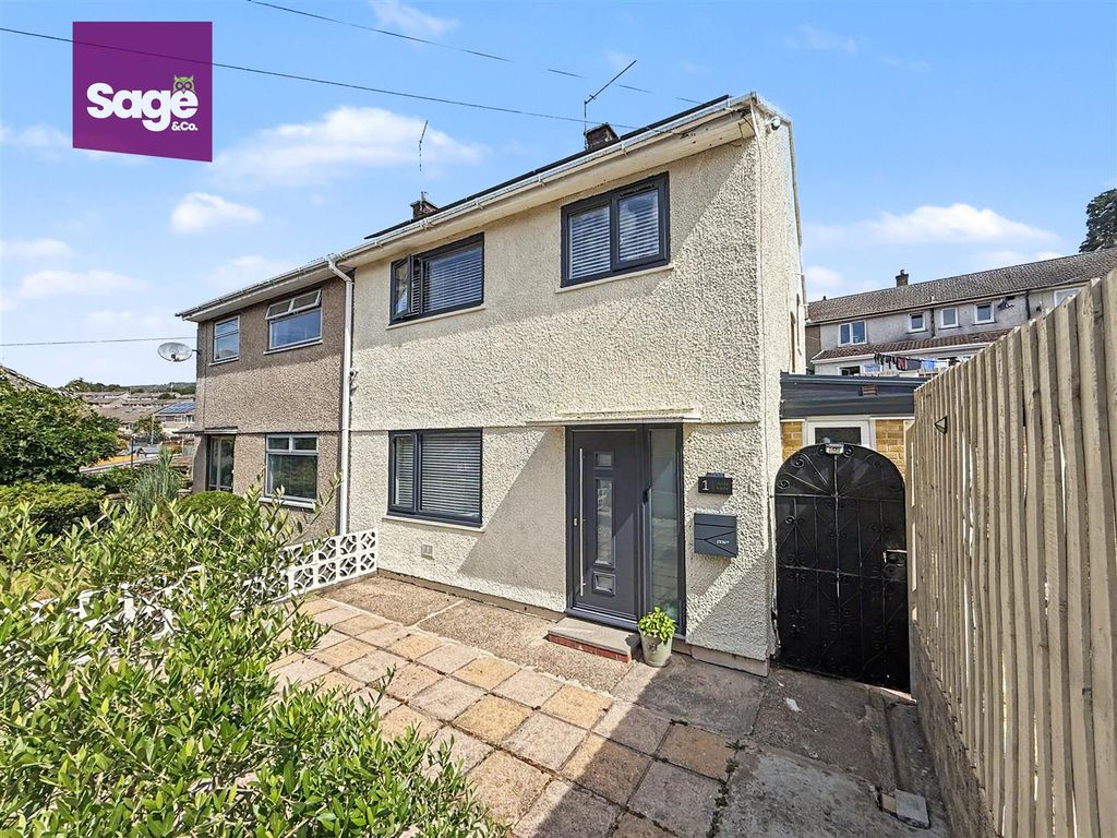 Property photo 1 of 32