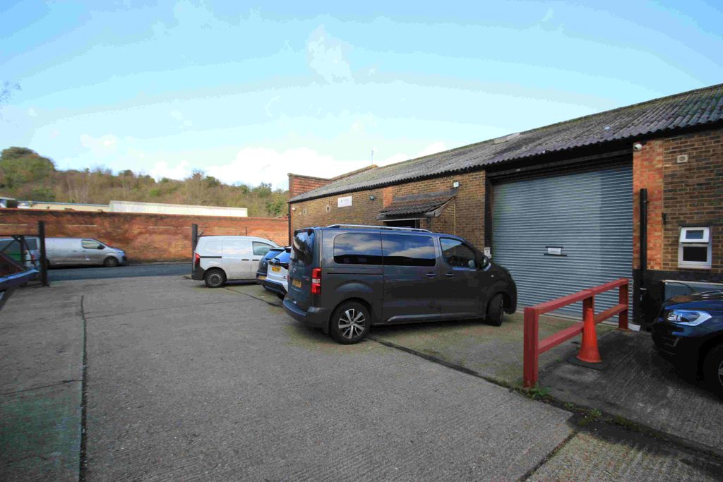 Property photo 1 of 3