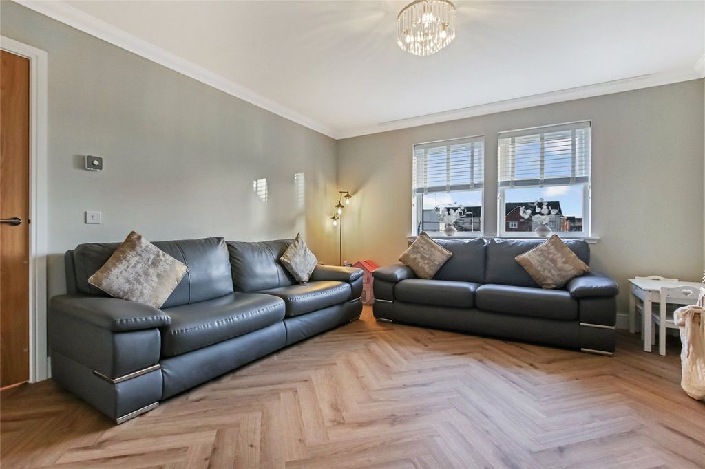 Property photo 3 of 15 Lounge