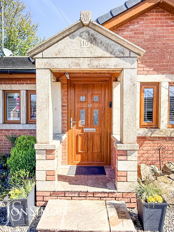 Property photo 2 of 31