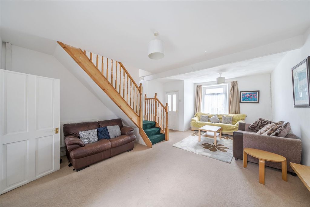 Property photo 3 of 20 1389072-12-693Fe2Cf0Be20.Jpg