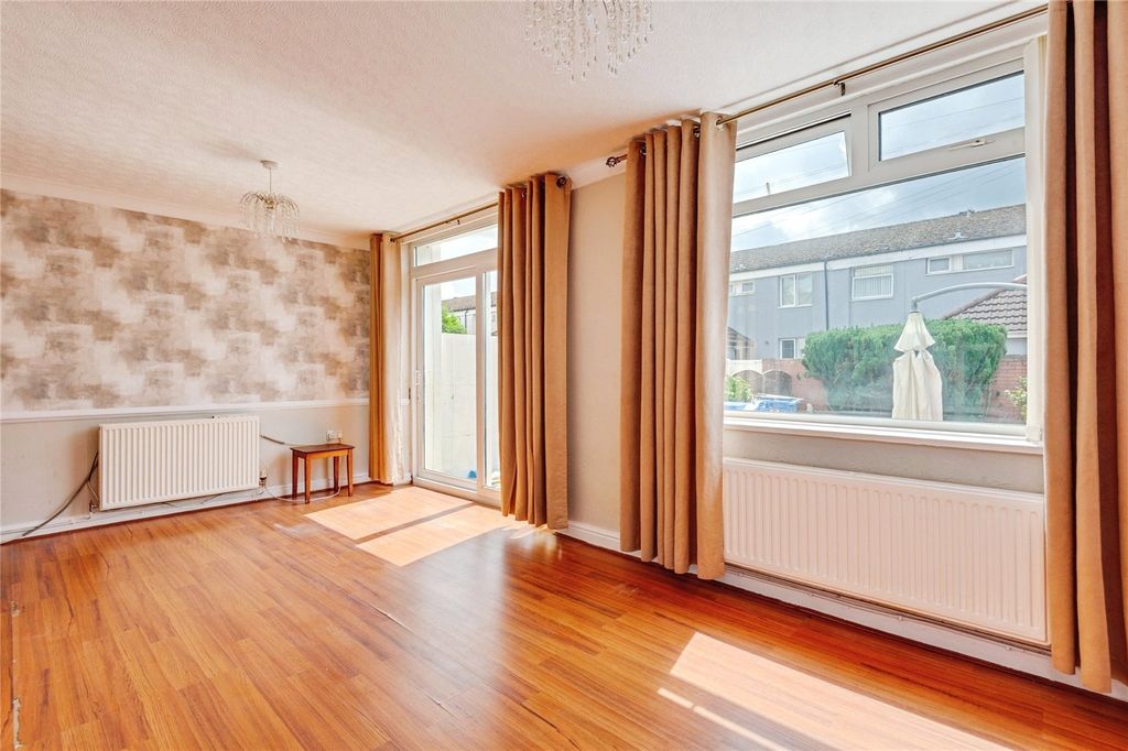 Property photo 2 of 17 Picture No. 11