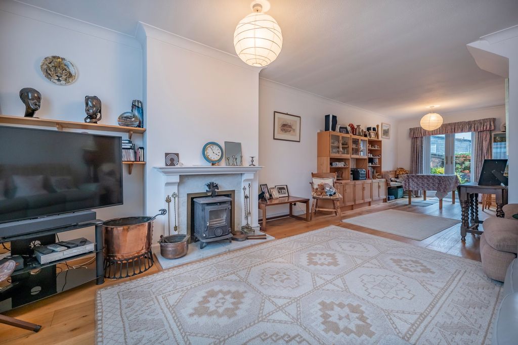 Property photo 2 of 21