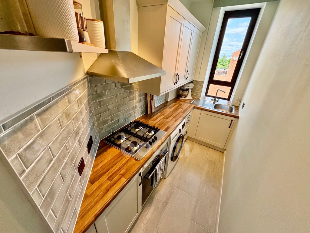 Property photo 3 of 23 Keppochill Road, Glasgow Kitchen