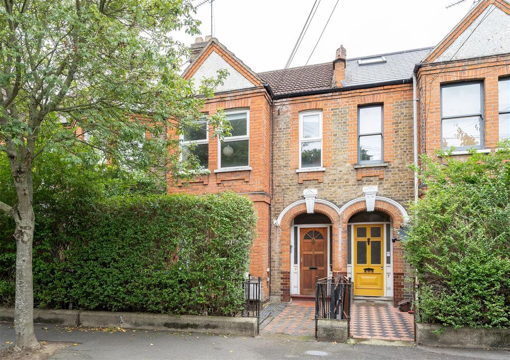 Property photo 1 of 20 Carr Road, E17