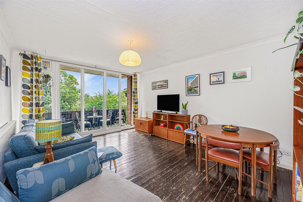 Property photo 3 of 17 Elizabeth Court