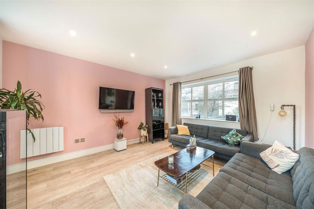 Property photo 2 of 8