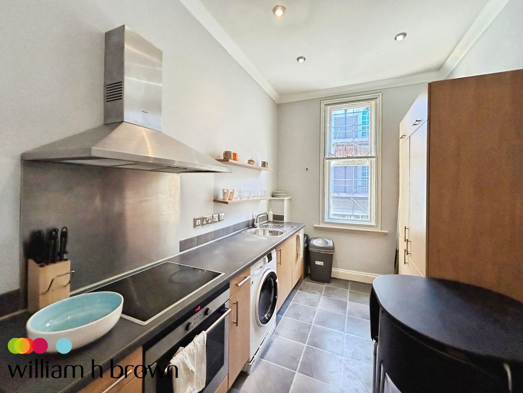 Property photo 3 of 10 Kitchen