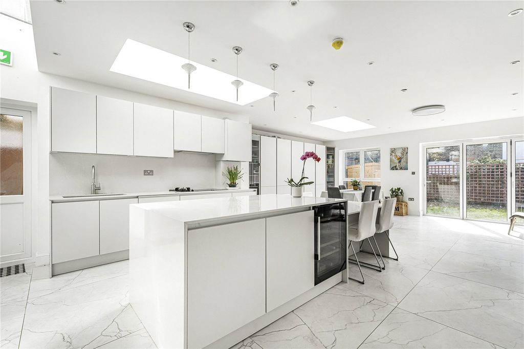 Property photo 1 of 18 Kitchen